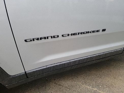 New 2025 Jeep Grand Cherokee Limited image 20