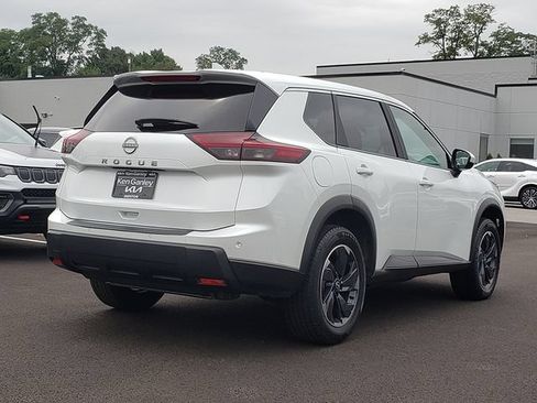 Used 2025 Nissan Rogue SV FWD image 6