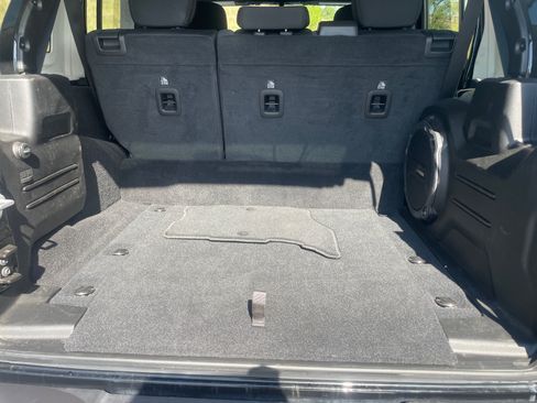 Used 2022 Jeep Wrangler Unlimited Rubicon 4xe AWD/4WD image 24
