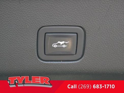 Used 2021 Chevrolet Suburban Premier w/ Premium Package AWD/4WD image 20