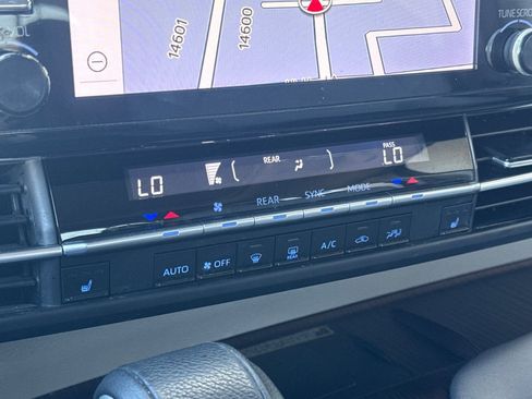 Used 2021 Toyota Sienna XLE w/ XLE Plus Package image 28