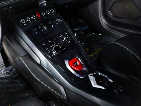 Used 2017 Lamborghini Huracan LP 580-2 RWD image 18