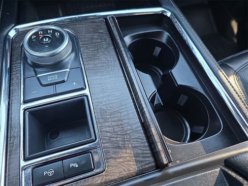 Used 2021 Ford Expedition Limited image 11