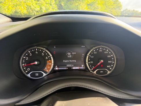 Used 2023 Jeep Renegade Latitude AWD/4WD image 33