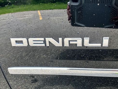 Used 2019 GMC Yukon Denali AWD/4WD image 10