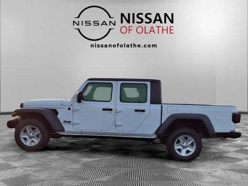 Used 2023 Jeep Gladiator Sport image 19