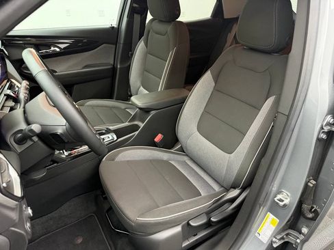 Used 2024 Chevrolet TrailBlazer LT w/ LT Cold Weather Package AWD/4WD image 23
