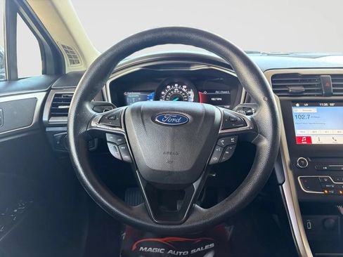 Used 2017 Ford Fusion SE w/ Fusion SE Technology Package FWD image 27