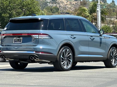 New 2026 Lincoln Aviator Reserve w/ Luxury Package RWD image 3