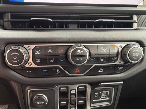 Certified 2025 Jeep Wrangler Unlimited Rubicon 4xe w/ Convenience Group AWD/4WD image 25