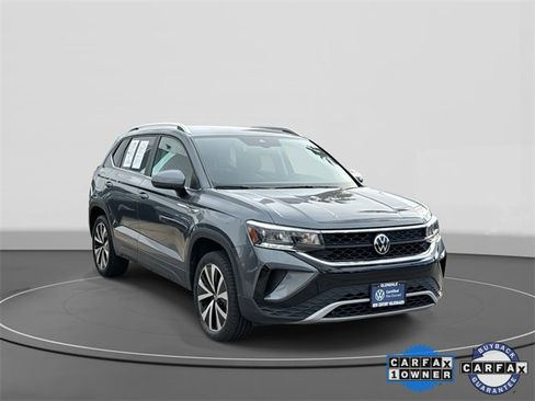 Certified 2023 Volkswagen Taos SE image 1