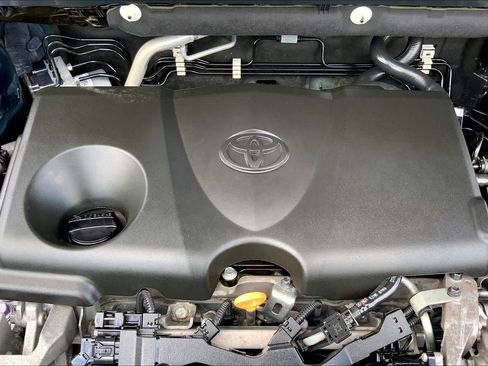 Used 2020 Toyota RAV4 XLE AWD/4WD image 32