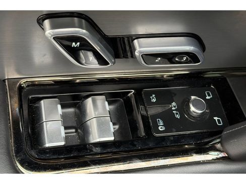 Used 2025 Land Rover Range Rover Sport SE AWD/4WD image 12