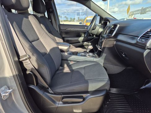 Used 2019 Jeep Grand Cherokee Laredo image 26