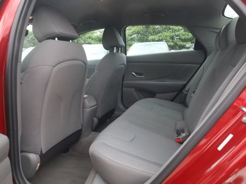 Used 2023 Hyundai Elantra SE FWD image 20