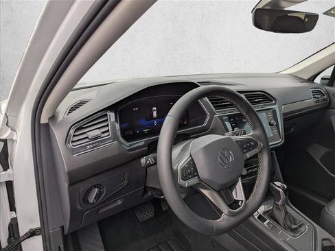 Certified 2023 Volkswagen Tiguan SE FWD image 12