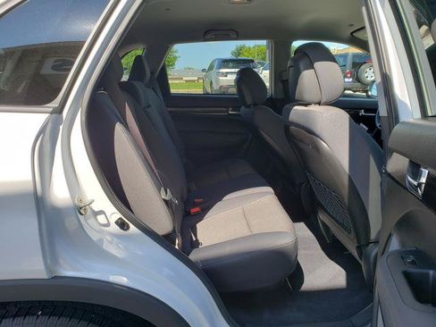Used 2013 Kia Sorento LX w/ Value Pkg FWD image 16