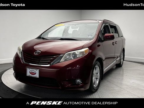 Used 2015 Toyota Sienna LE FWD image 1
