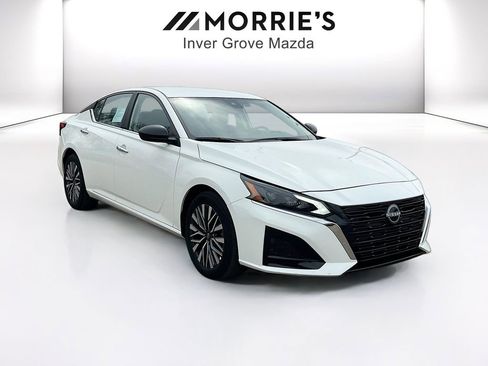 Used 2025 Nissan Altima 2.5 SV image 3