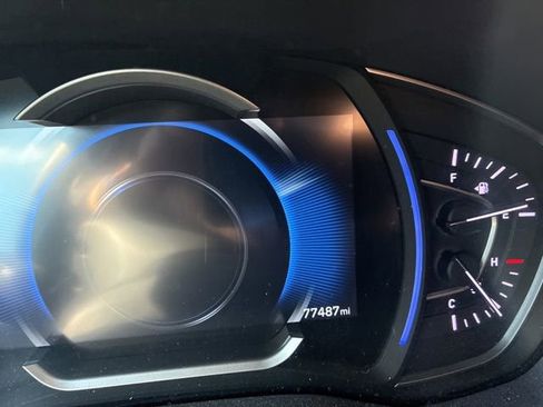 Used 2019 Hyundai Santa Fe SEL FWD image 6