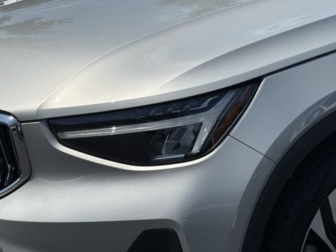 Used 2023 Volvo XC40 B5 Plus w/ Driver Assist Package AWD/4WD image 6