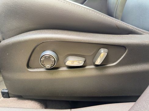 Used 2025 Cadillac XT4 Premium Luxury FWD image 12