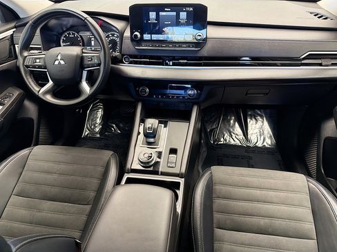 Used 2024 Mitsubishi Outlander SE image 12