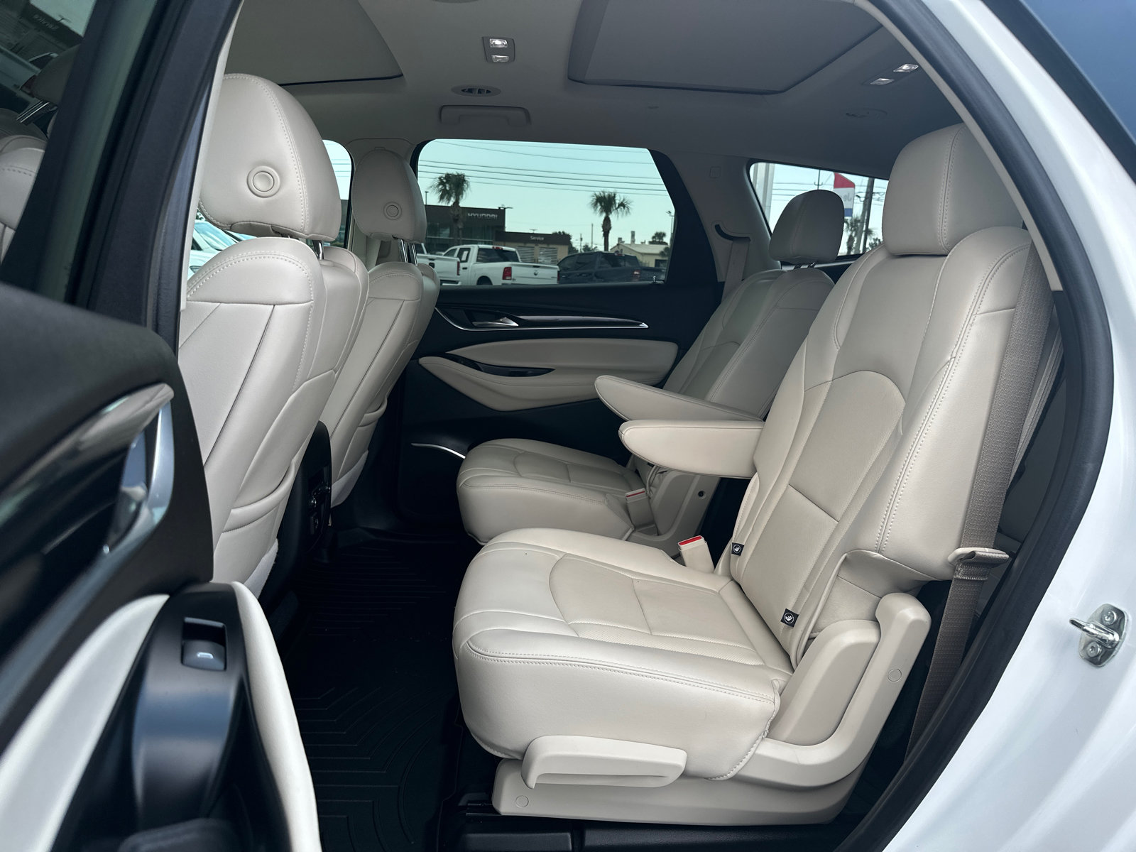 Used 2022 Buick Enclave Essence w/ Experience Buick Package FWD image 14
