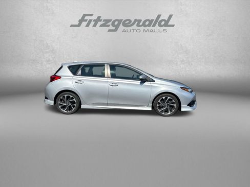 Used 2018 Toyota Corolla iM w/ All-Weather Mat Package FWD image 9
