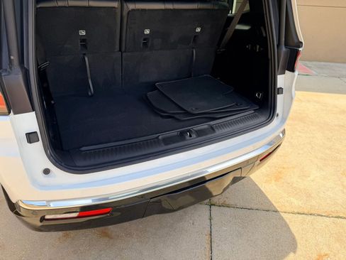 Used 2025 Jeep Wagoneer Series II AWD/4WD image 28