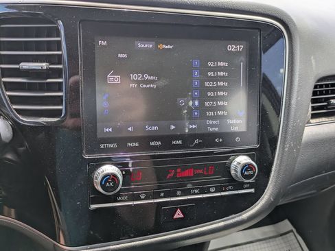 Used 2020 Mitsubishi Outlander ES AWD/4WD image 9