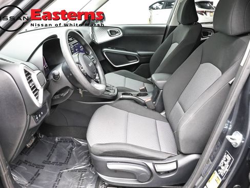 Used 2023 Kia Soul LX w/ LX Technology Package FWD image 14