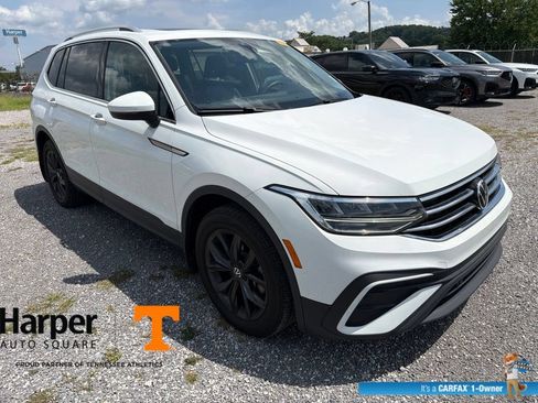 Used 2024 Volkswagen Tiguan SE w/ Panoramic Sunroof Package FWD image 7