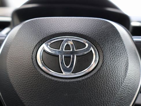 Used 2020 Toyota Corolla SE w/ SE Premium Package image 28