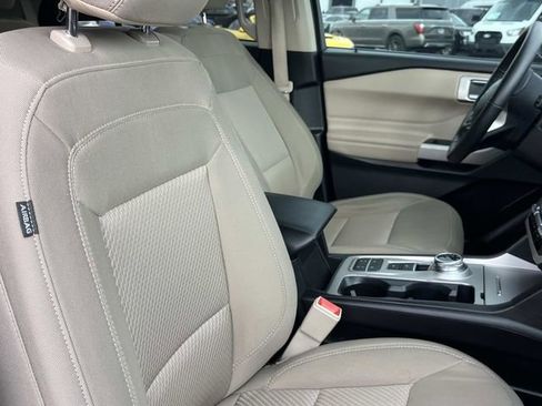 Used 2023 Ford Explorer XLT image 30