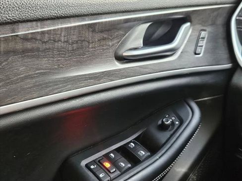 Used 2023 Jeep Grand Cherokee L Limited w/ Luxury Tech Group II AWD/4WD image 18