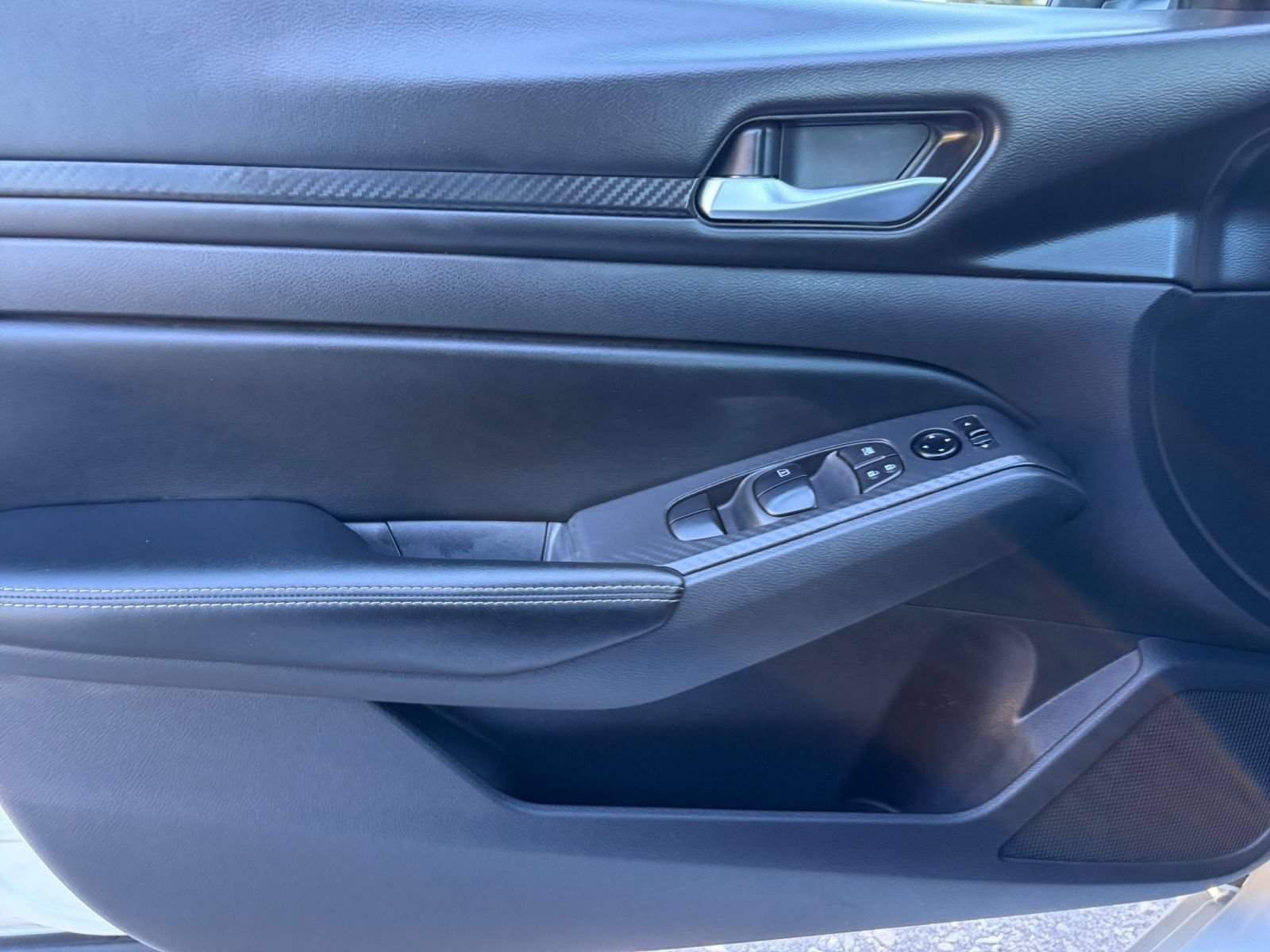 Used 2025 Nissan Altima 2.5 SV FWD image 18