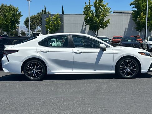 Used 2023 Toyota Camry SE FWD image 7