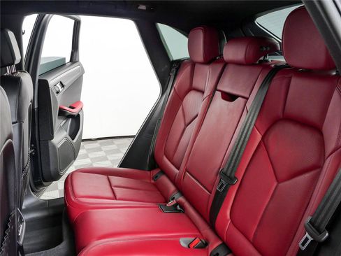 Used 2025 Porsche Macan S AWD/4WD image 23