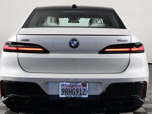 Used 2025 BMW 760i xDrive w/ Executive Package AWD/4WD image 5