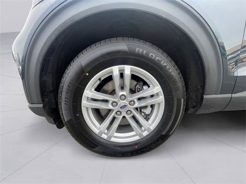 Used 2023 Ford Explorer XLT w/ Equipment Group 202A image 9