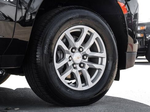 Used 2022 Chevrolet Suburban LT w/ Luxury Package image 59