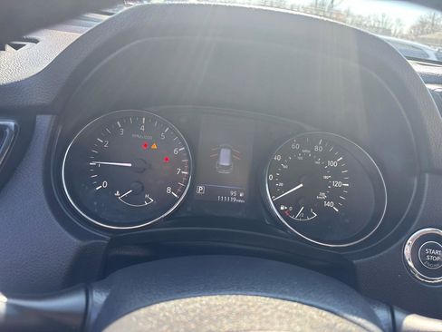 Used 2019 Nissan Rogue SV image 18