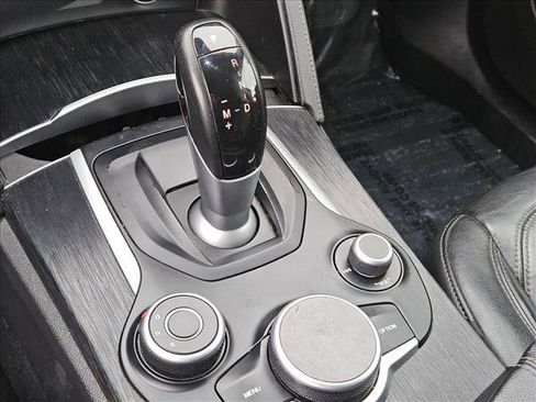 Used 2019 Alfa Romeo Stelvio image 13