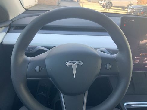 Used 2025 Tesla Model Y Performance image 21
