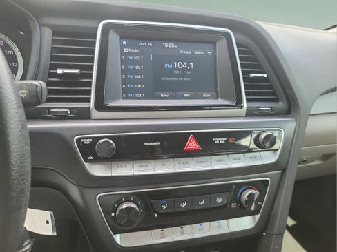 Used 2018 Hyundai Sonata SE FWD image 12