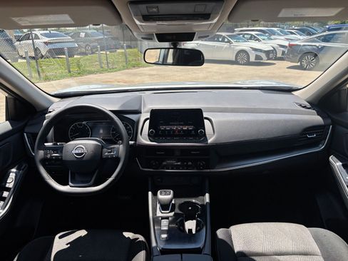 Used 2025 Nissan Rogue SV FWD image 35