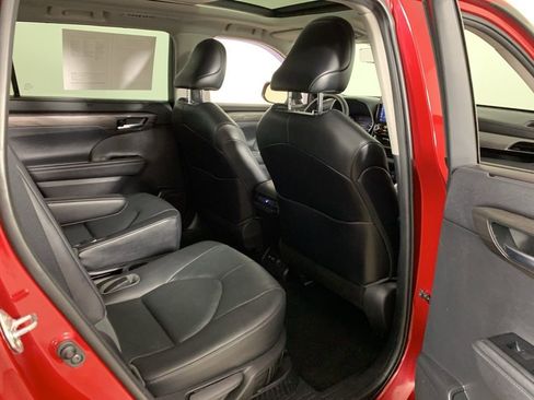 Used 2021 Toyota Highlander Platinum image 40