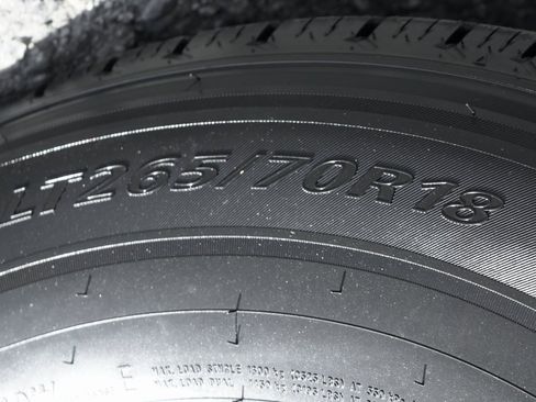 Used 2021 Nissan Titan SV image 36