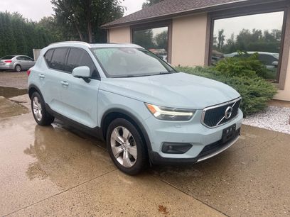 Used 2019 Volvo XC40 T5 Momentum